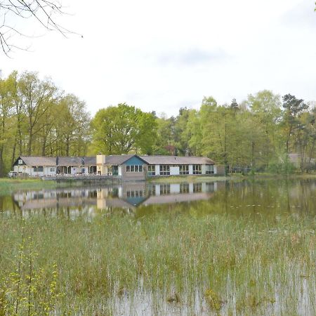 Detached Bungalow With Lovely Covered Terrace In A Nature Rich Holiday Park Stramproy Екстериор снимка