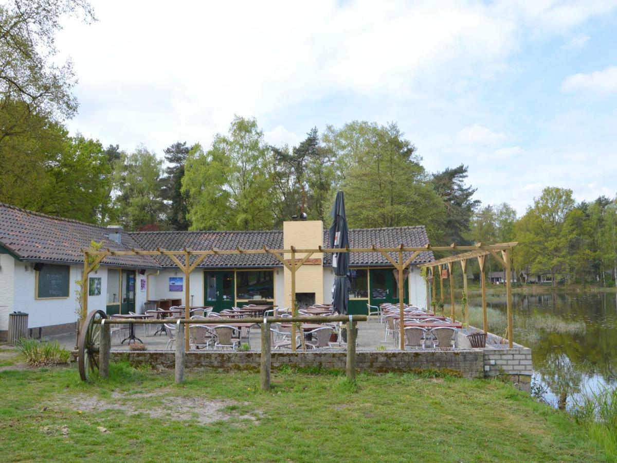Detached Bungalow With Lovely Covered Terrace In A Nature Rich Holiday Park Stramproy Екстериор снимка