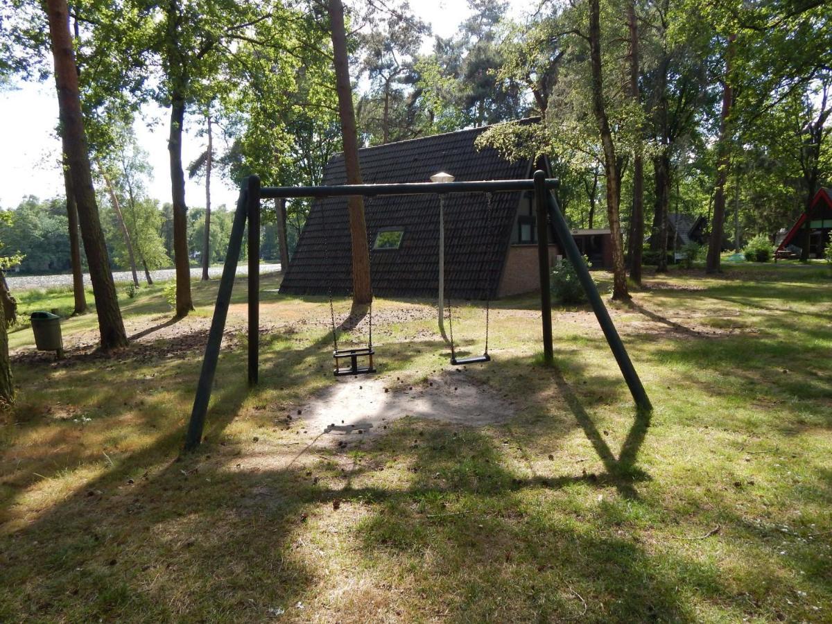 Detached Bungalow With Lovely Covered Terrace In A Nature Rich Holiday Park Stramproy Екстериор снимка
